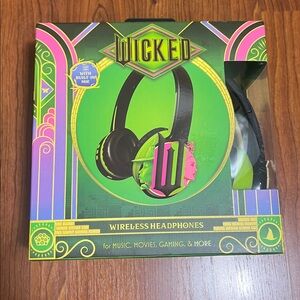 Wicked Over-Ear Wireless Headphones Green & Black NIB